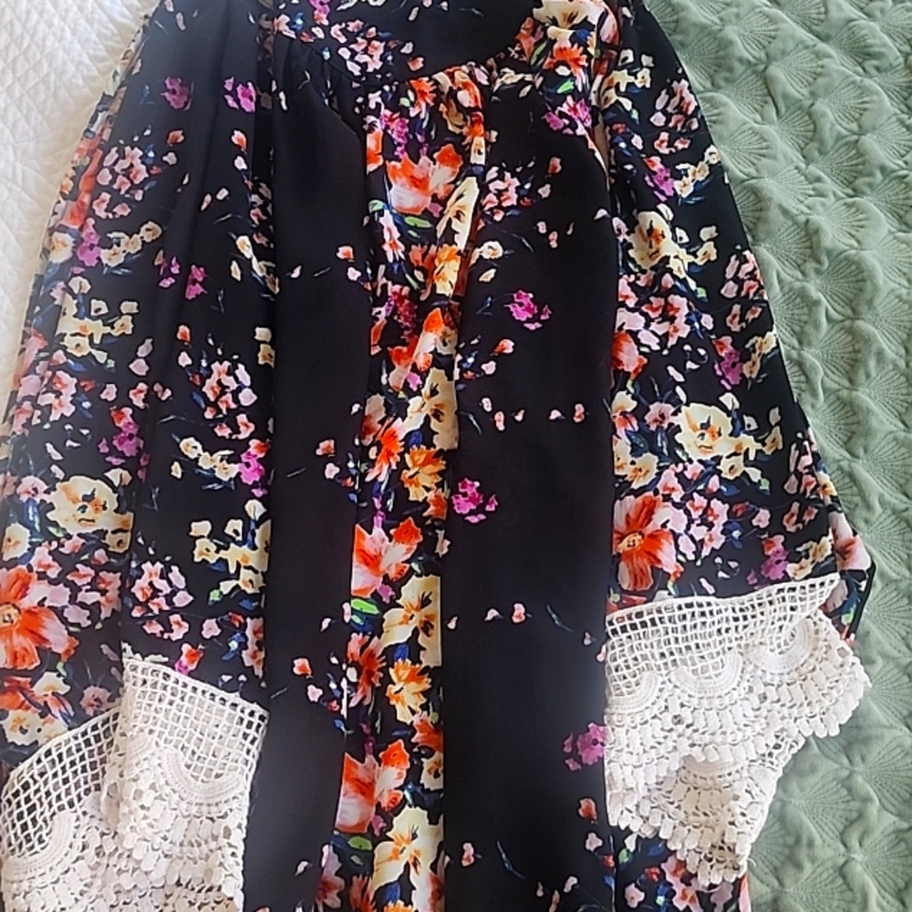 Floral Kimono with Lace Trim Size S/M.